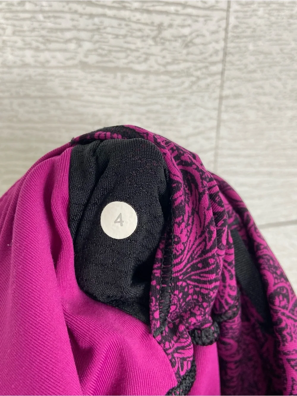 LULULEMON Outrun 17 Crop Run Legging Antique Paisley Deep Fuschia Pink Black 4